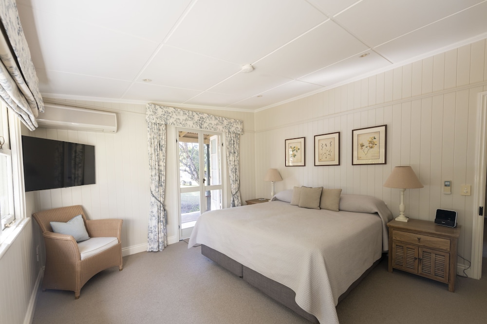 Accessible King Room photo 1