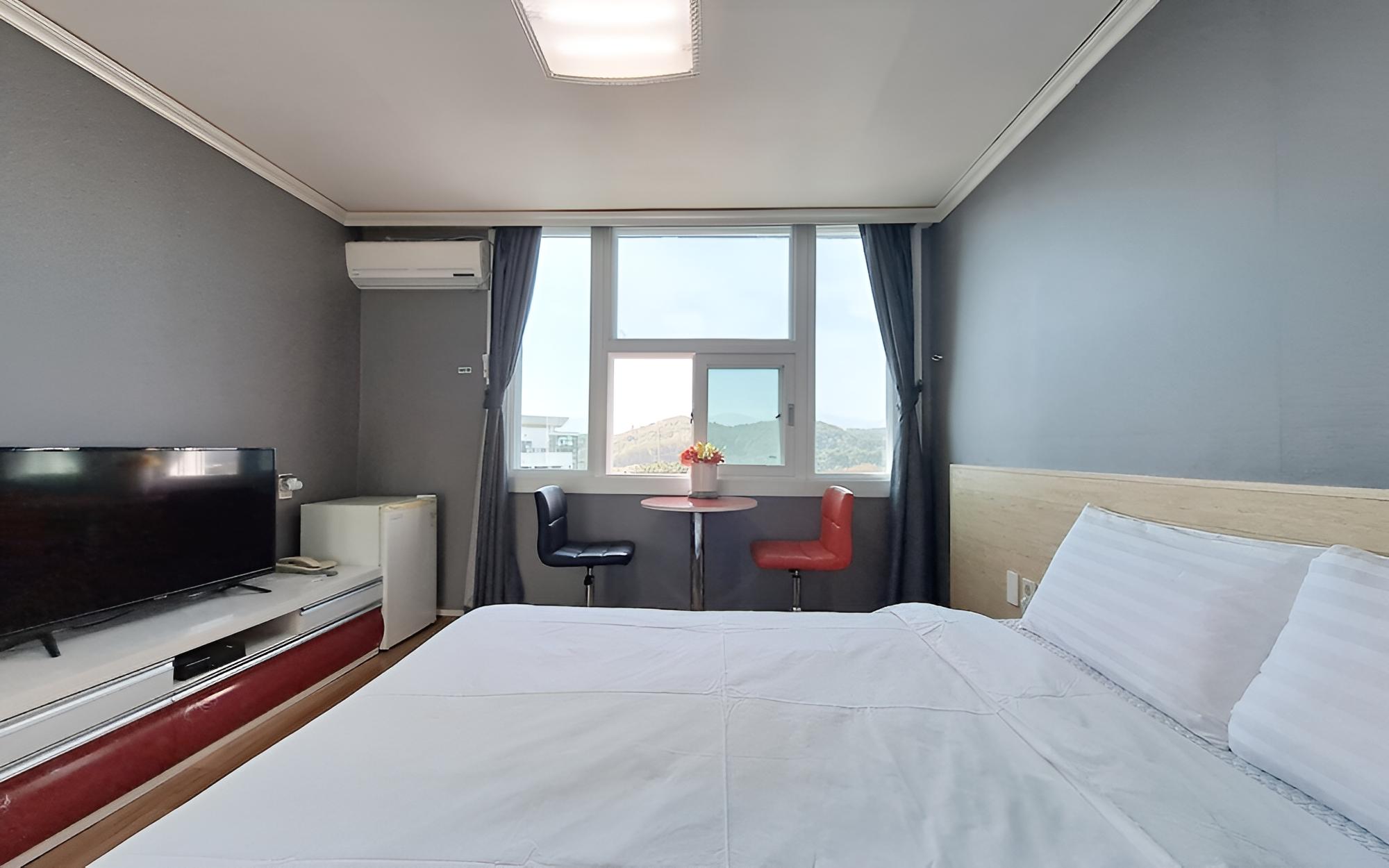 Room (Standard Double (Mountain View)) photo 1
