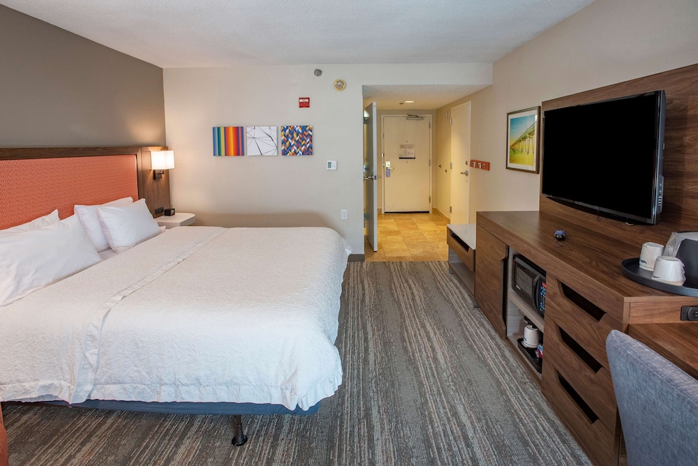 One King Bed, Non-Smoking, Accessible - Photo 4