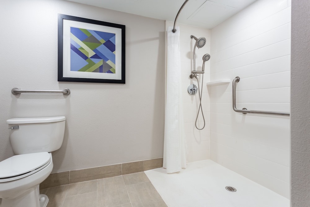 Room, 1 Queen Bed, Accessible (Communications Accessible) - Photo 4