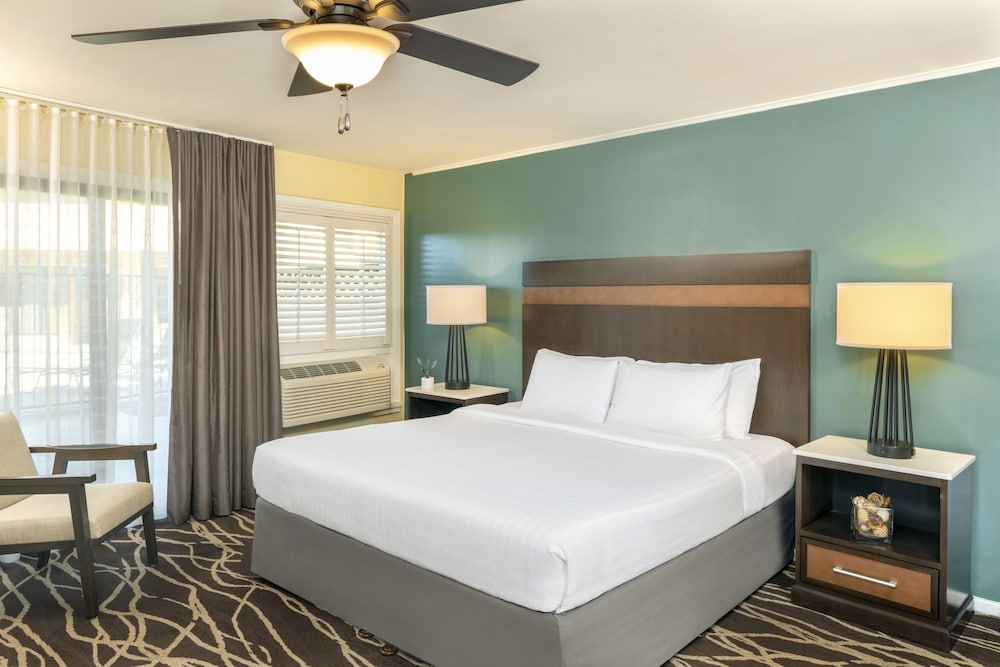 Standard Room, 1 King Bed (CLASSIC KING) photo 2