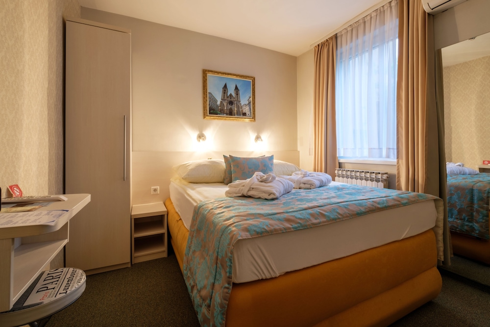 Economy Double Room, Garden View