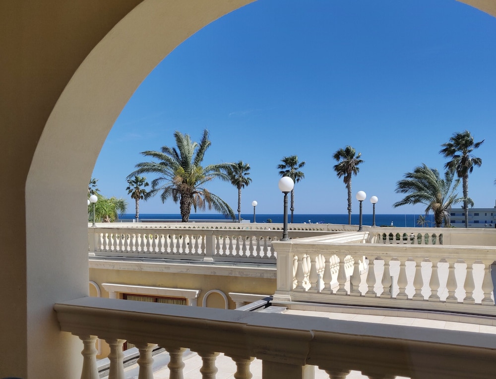 Double or Twin Room, Sea View - Photo 4