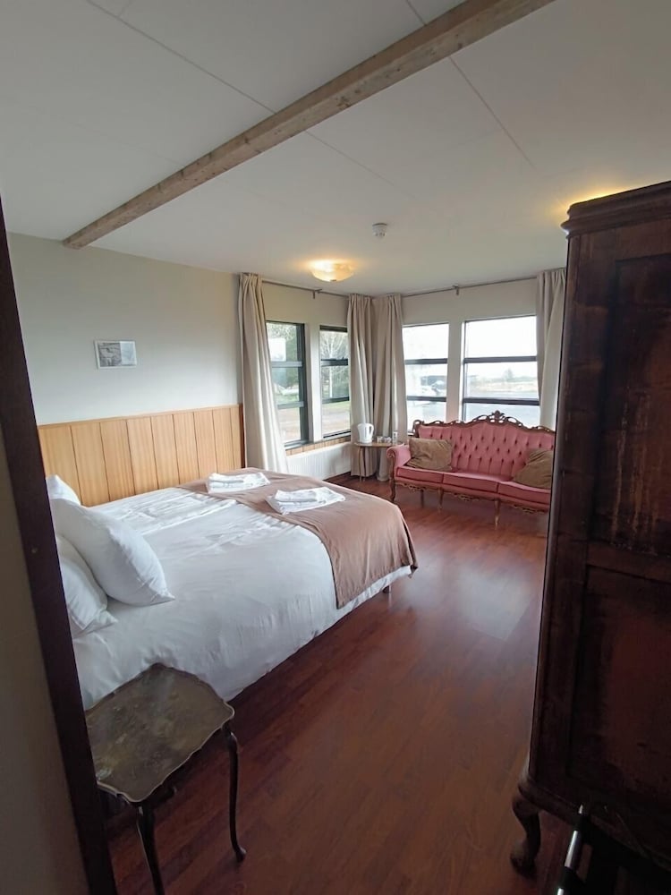 Superior Double Room with Access to Hot Tub photo 2