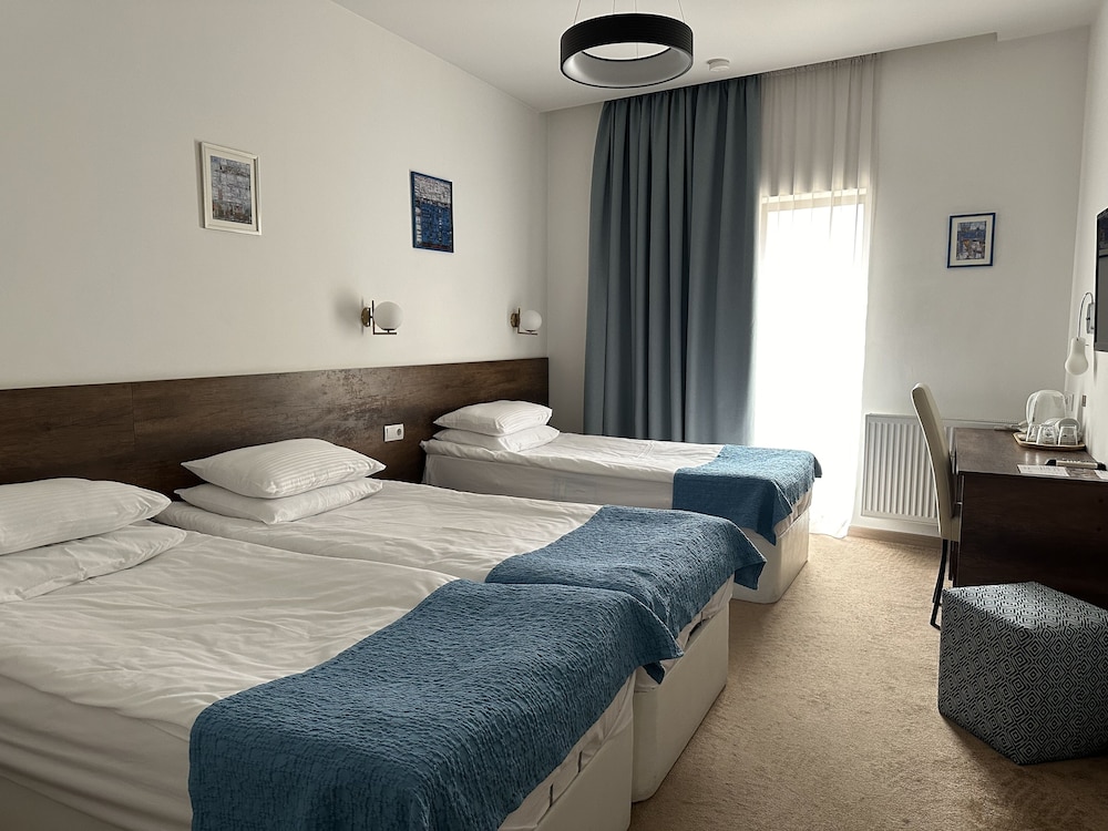 Standard Triple Room, 3 Twin Beds, Private Bathroom photo 3