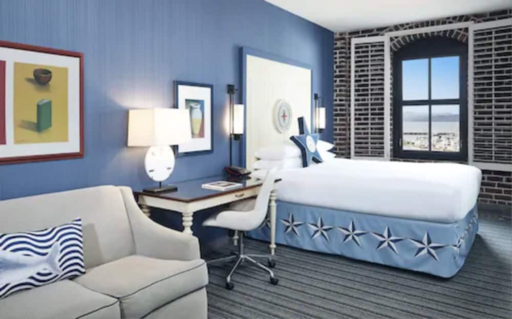 Room, 1 King Bed, Mobility Accessible, City View (Roll-In Shower)