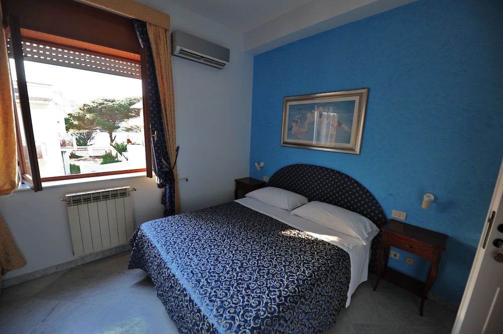 Standard Double Room, Garden View