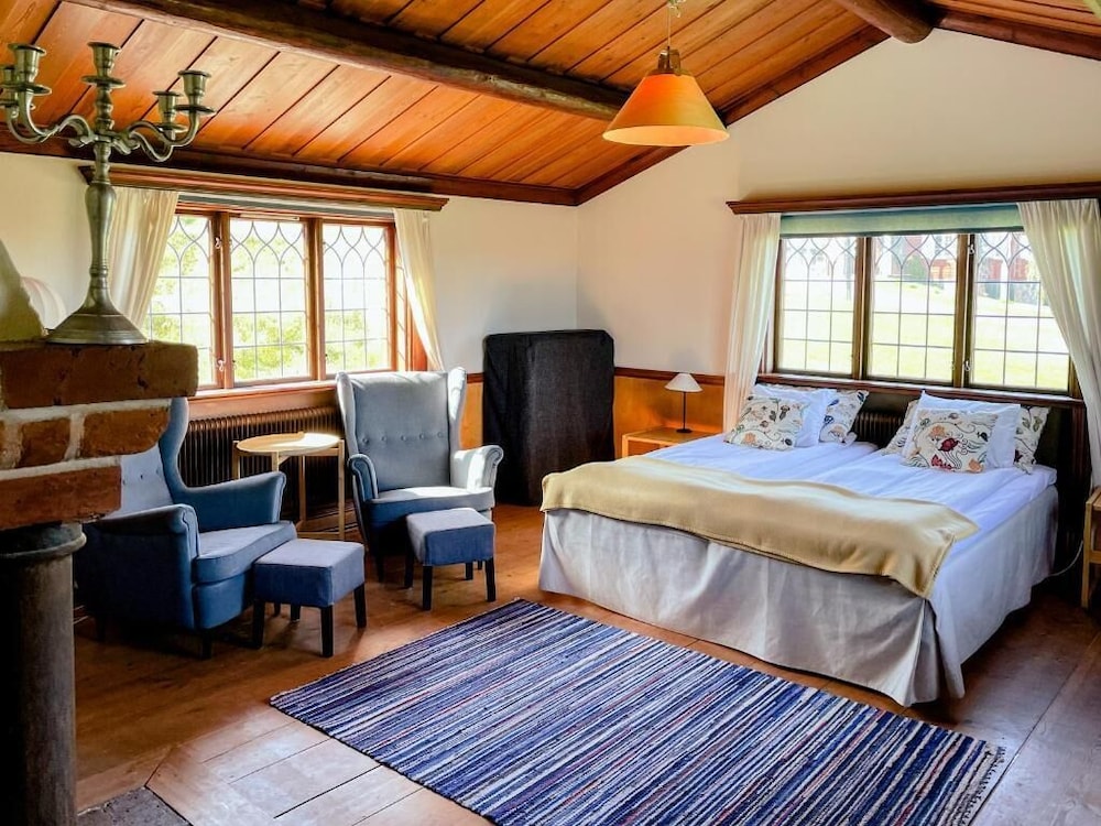 Family Room with courtyard view photo 1