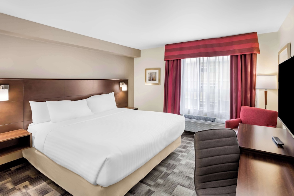 Standard Room, 1 King Bed, Non Smoking, Refrigerator & Microwave
