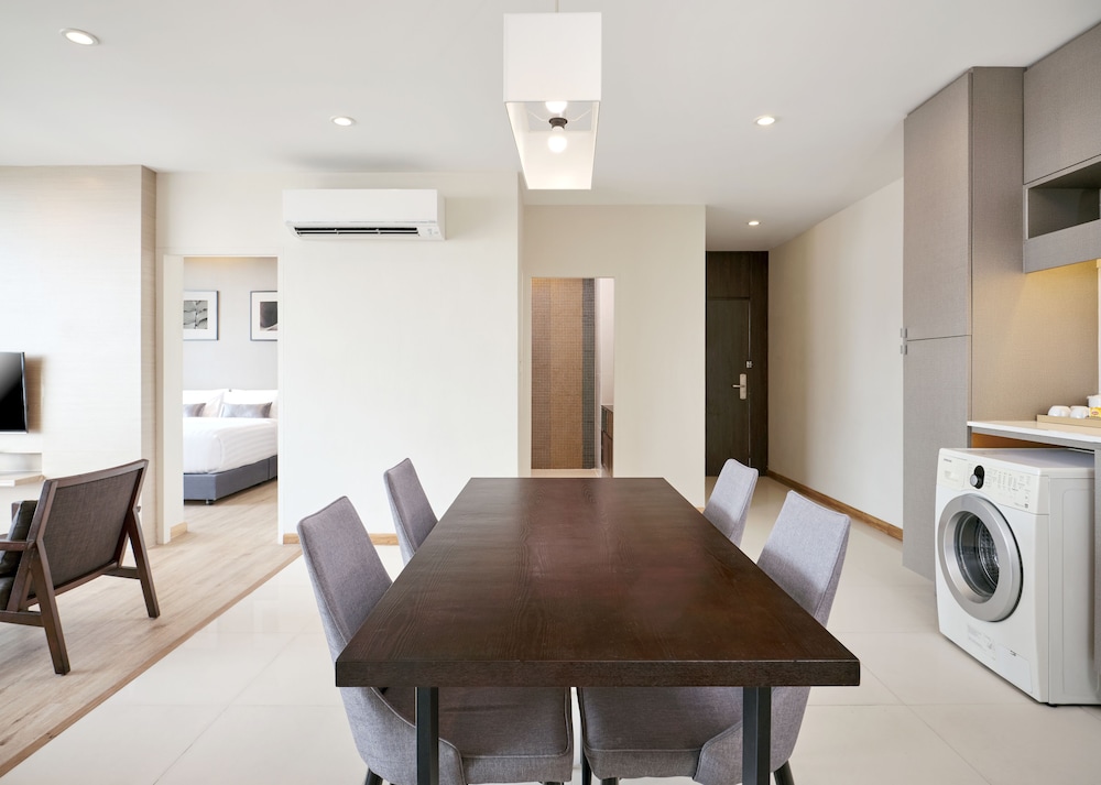 Family Suite Two Bedroom with Kitchenette - Photo 4