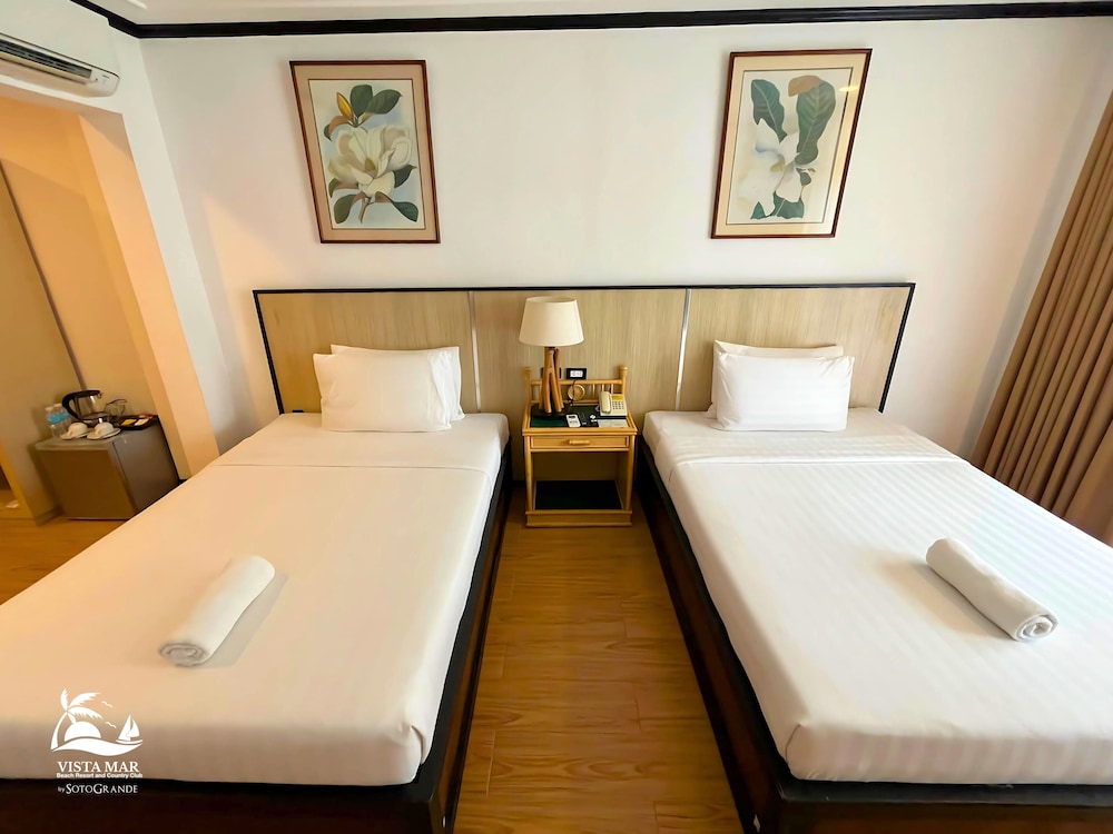 Second Floor Deluxe Double Room - Photo 5