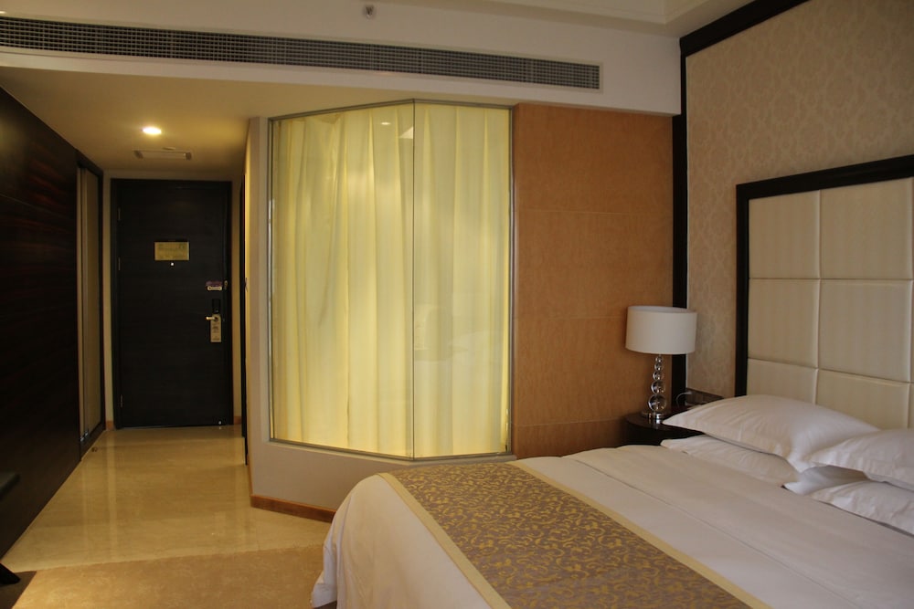 Executive Room, 1 King Bed, Non Smoking - Photo 3