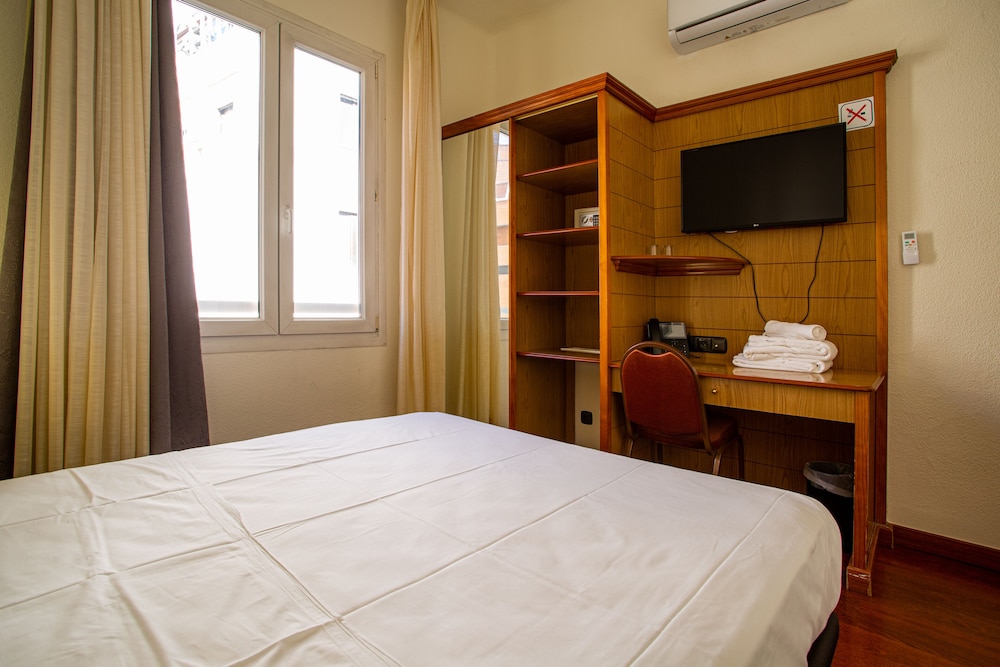 Double or Twin Room - Photo 4