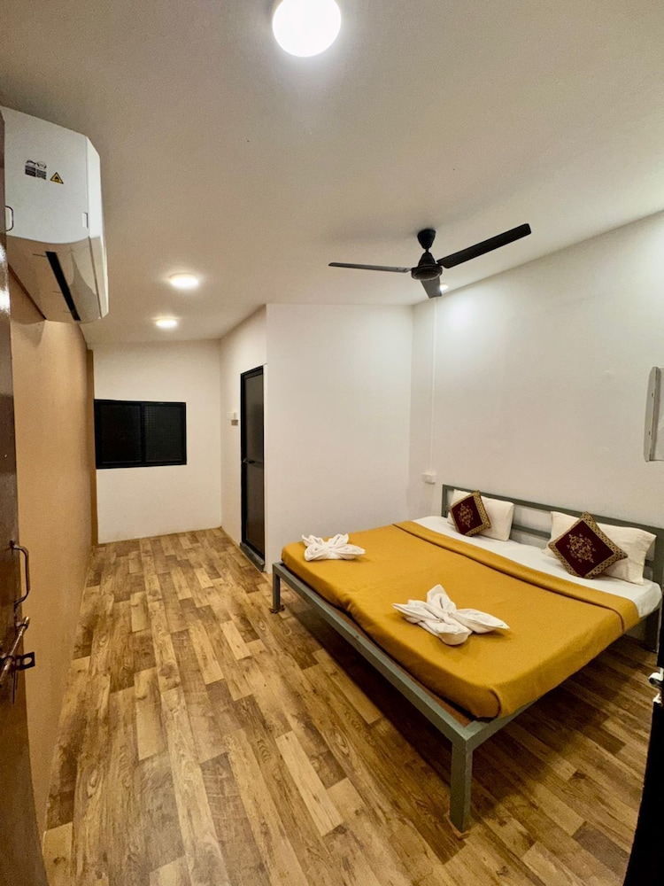 Deluxe Room, Pool View