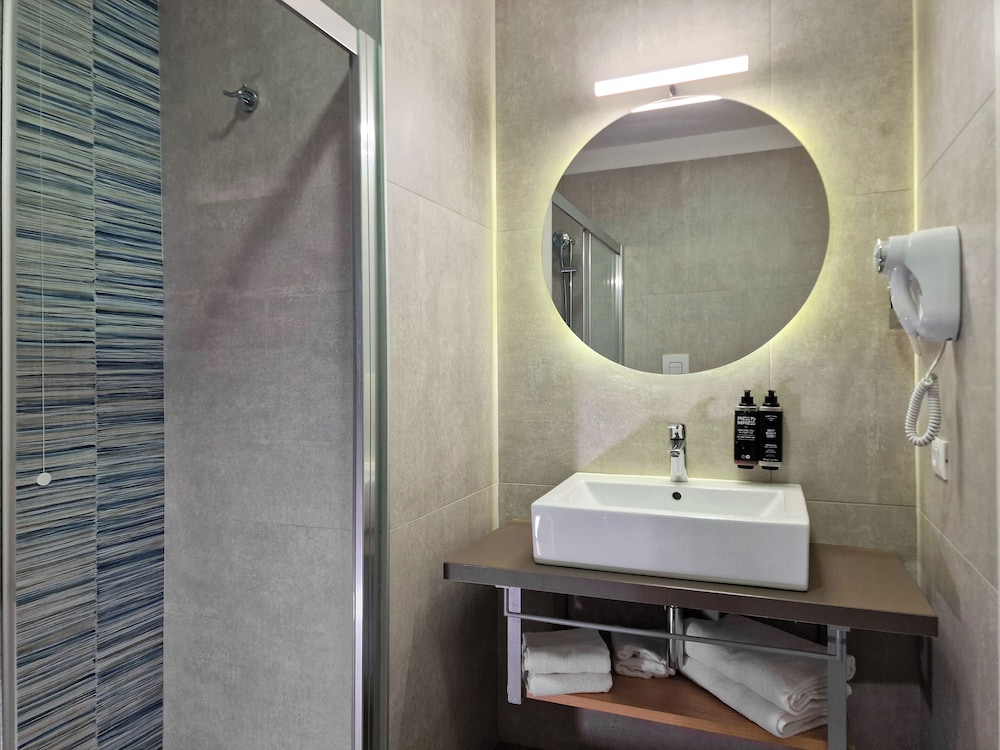 Standard Room, Harbor View - Photo 3