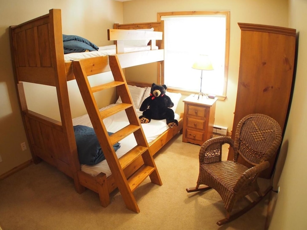 Condo, 2 Bedrooms photo 3