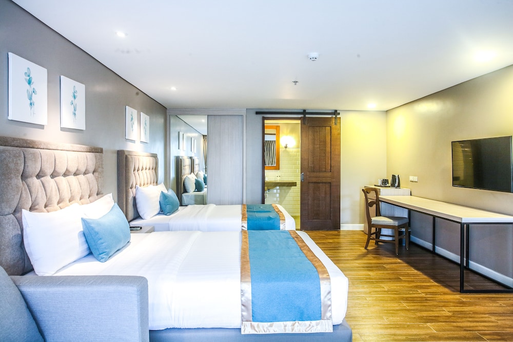 Deluxe Family Room - Photo 1