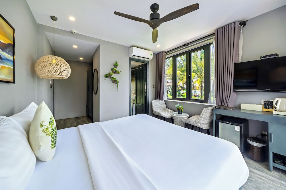 Deluxe Double Seaview with Balcony - Photo 5