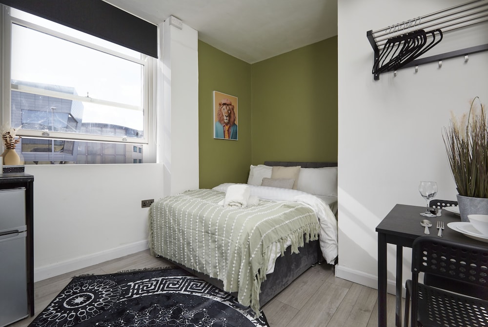 Signature Studio, Ensuite (Town Centre Location)