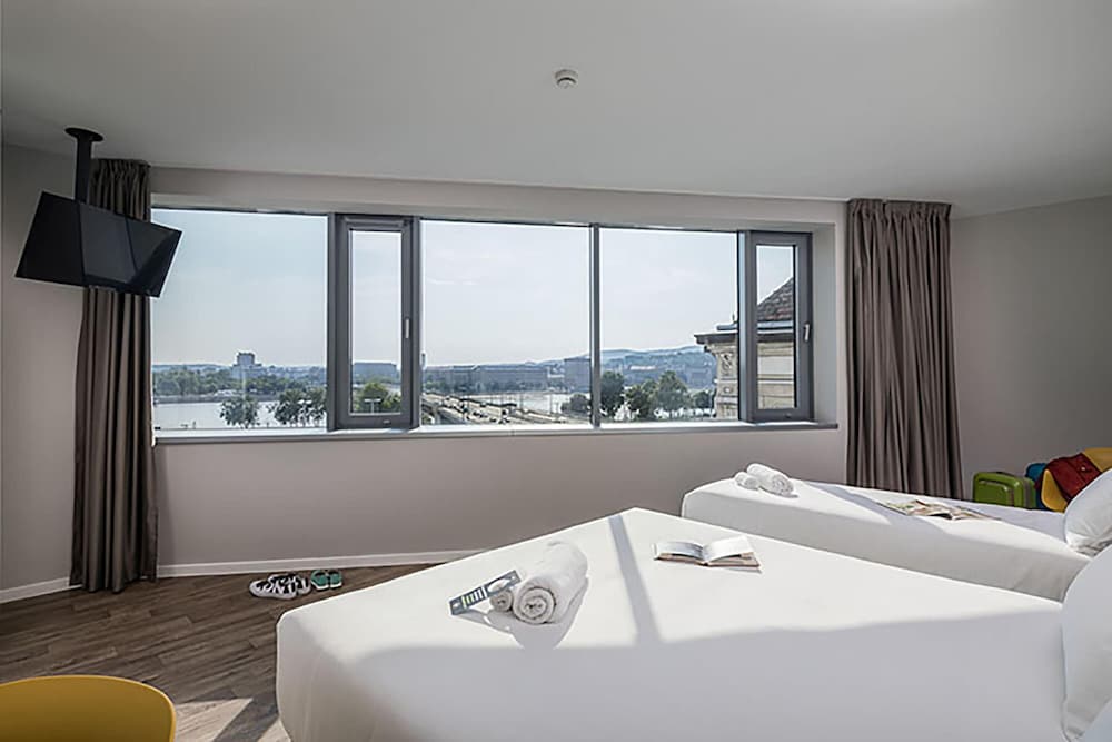 Triple Room, River View