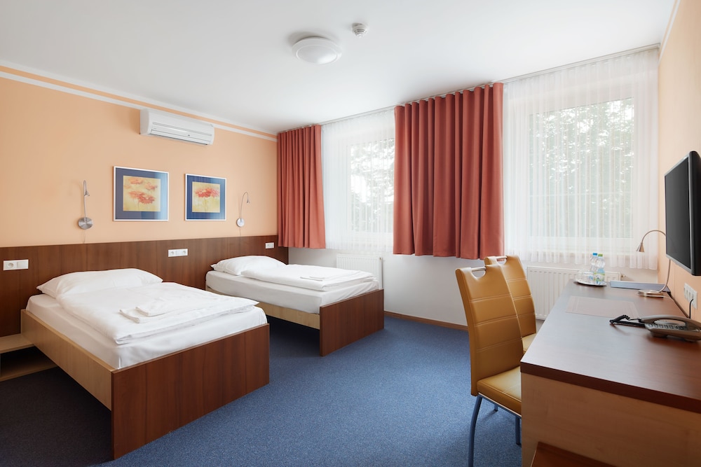 Superior Double Room, 1 Queen Bed with Sofa bed photo 3