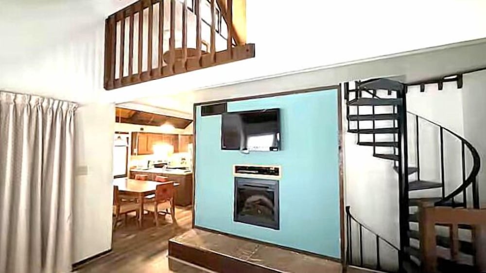 Classic Chalet, 3 Bedrooms (Pedestal Unit)