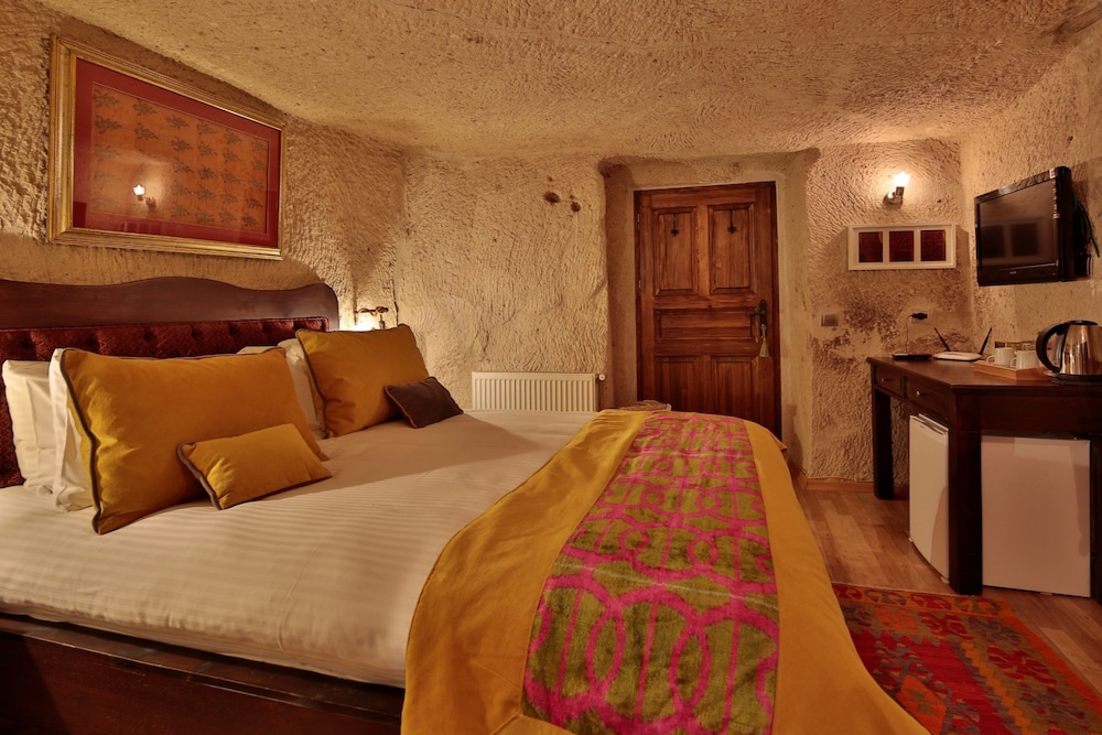 Standard Room, 1 Queen Bed, Courtyard Area