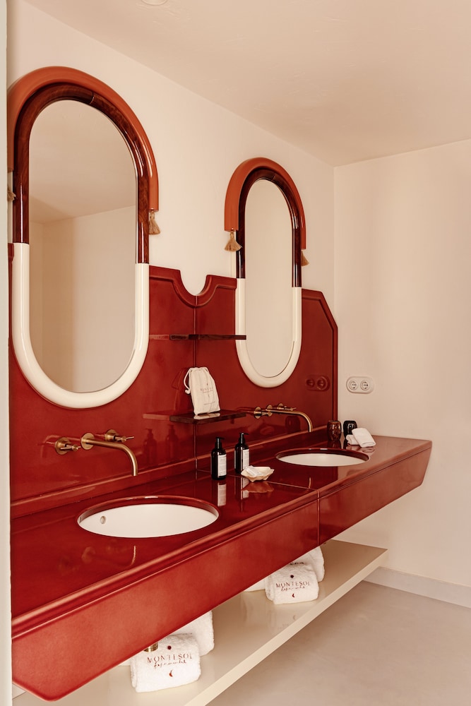 Room (Vara De Rey)