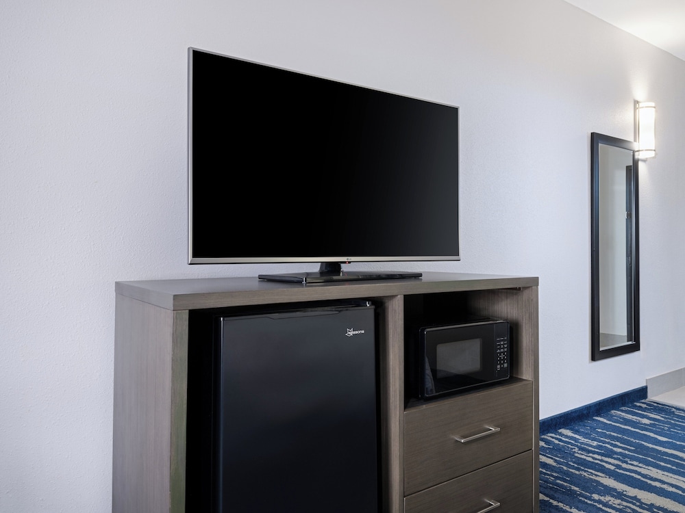 Premium Room, 1 King Bed - Photo 4
