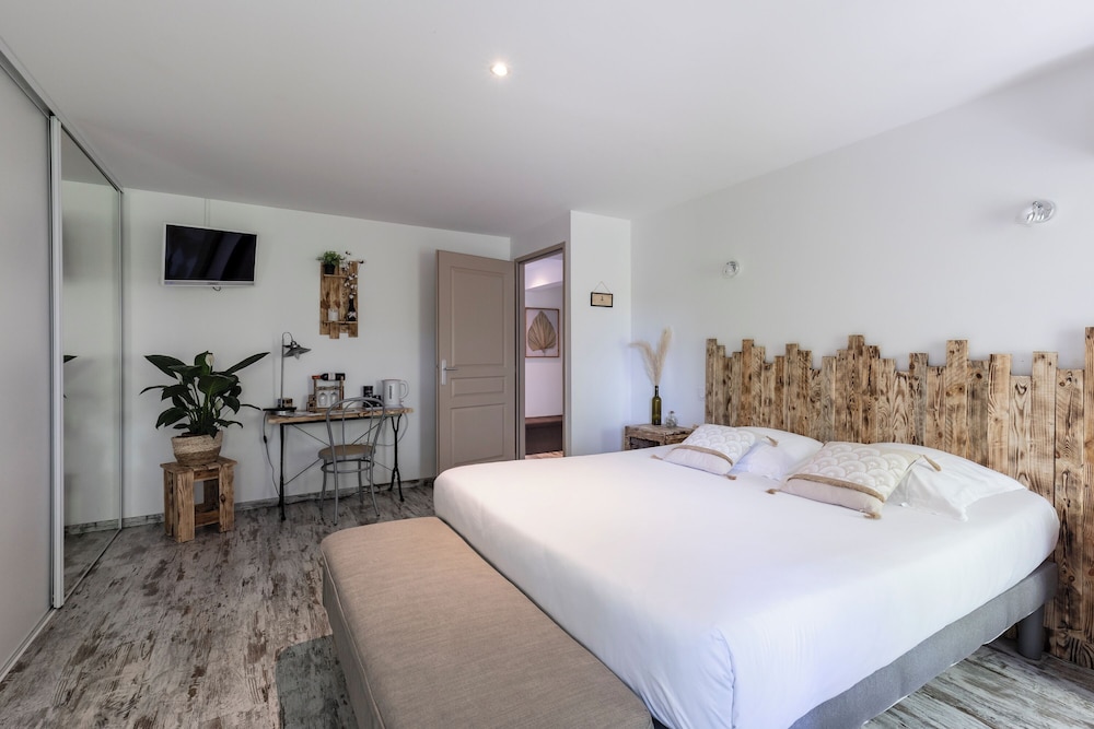Room (Mistelle) photo 1