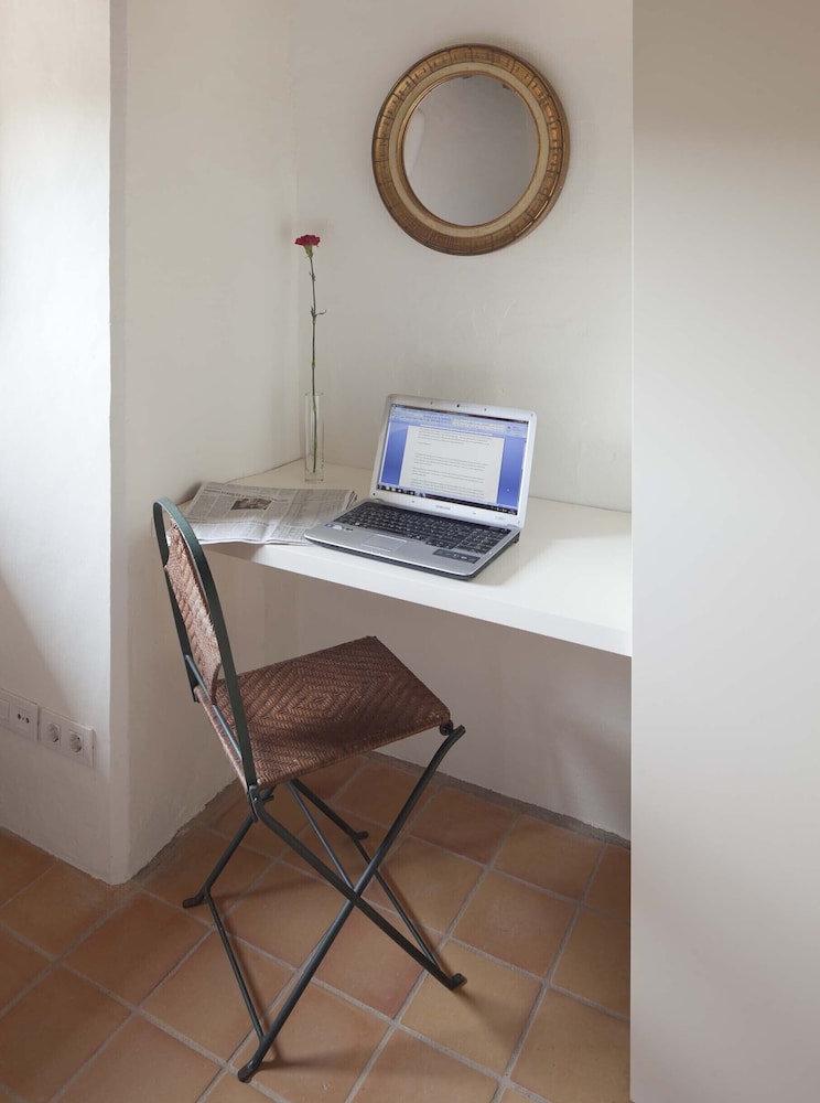 Comfort Double Room, Ensuite, Mountain View (Vall d'Hostoles 2nd floor) photo 3