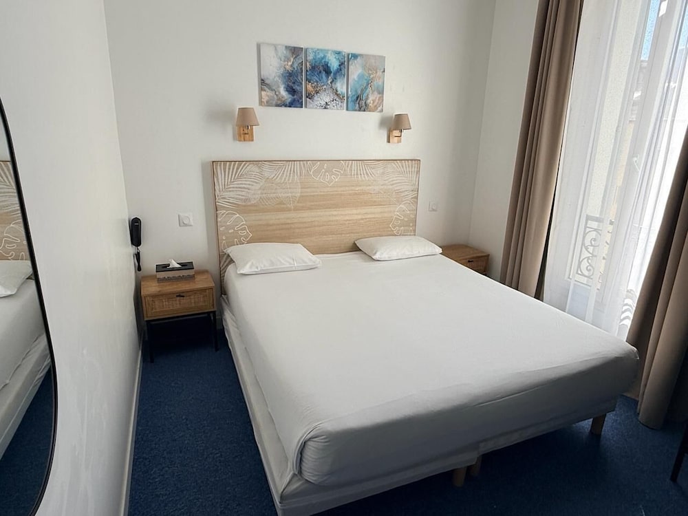 Deluxe Double Room - Photo 14