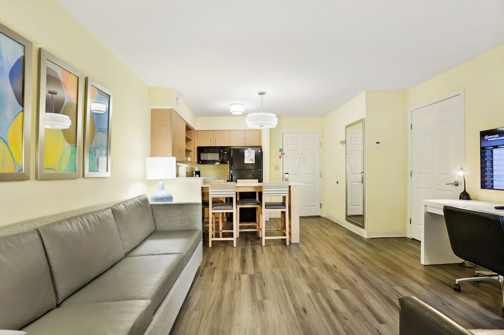 Suite, 2 Bedrooms, Kitchen (with Two King Beds) - Photo 10