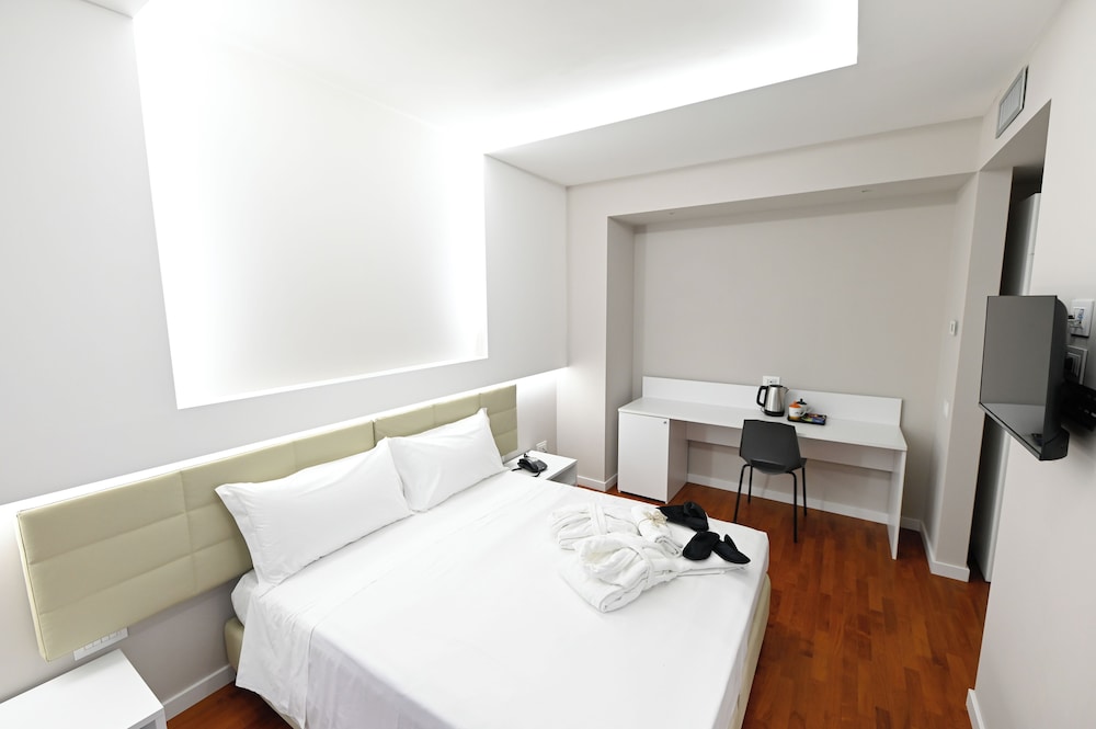 Deluxe Double or Twin Room, Balcony