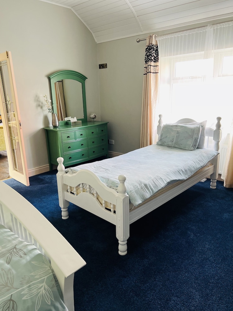 Apartment, 2 King Beds and 1 Single Bed photo 2