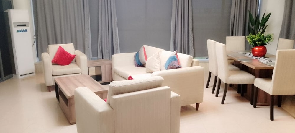 Executive Suite - Photo 3