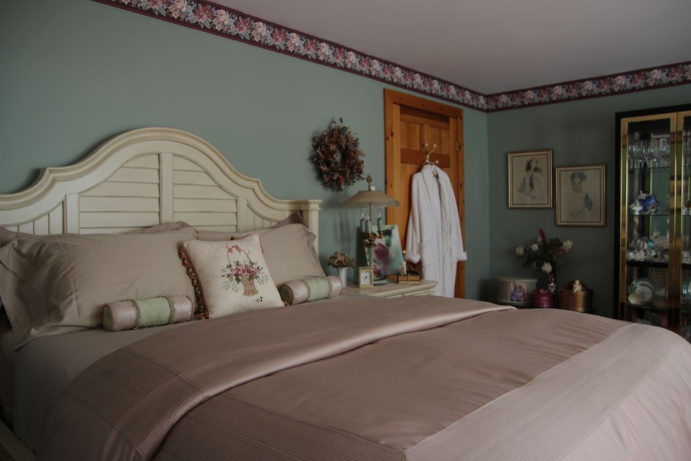 Standard Room, 1 Queen Bed, Shared Bathroom (Porcelaine Treasure) photo 2