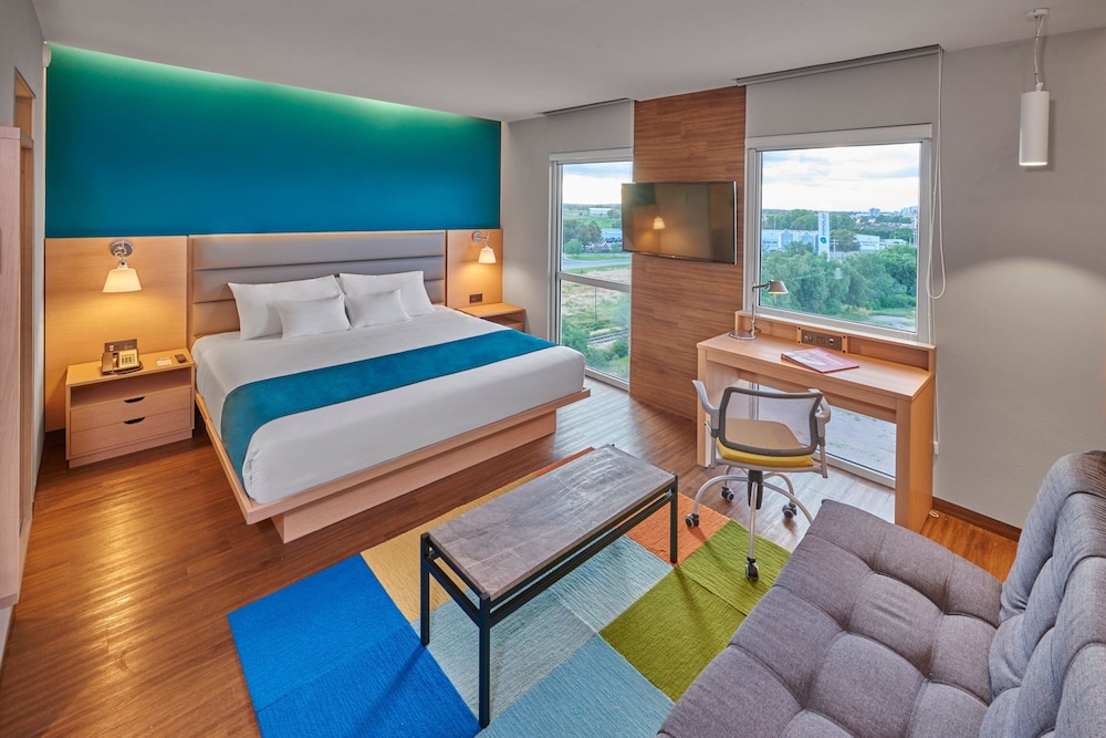 Suite, 1 King Bed With Sofa Bed, Non Smoking