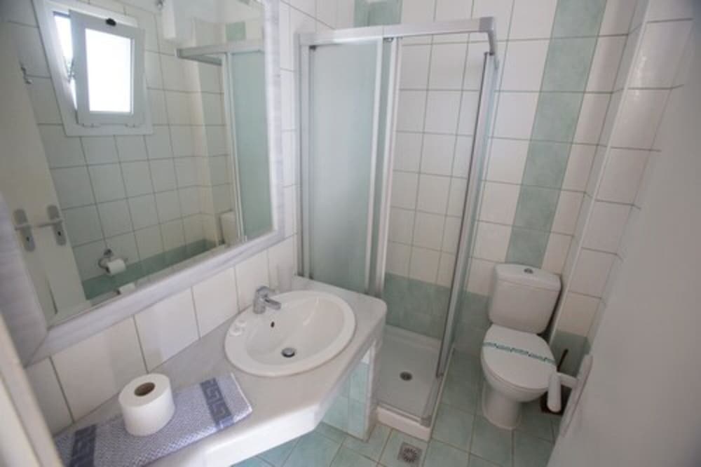 Double or Twin Room - Photo 5