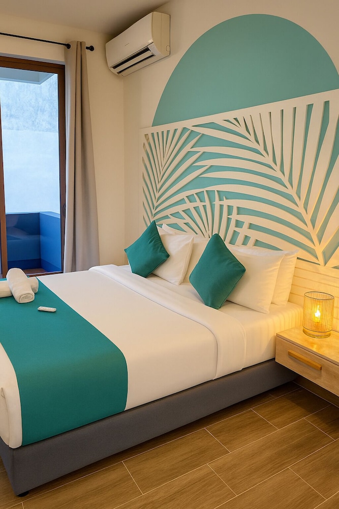 Deluxe Double Room, Balcony, Pool View photo 3