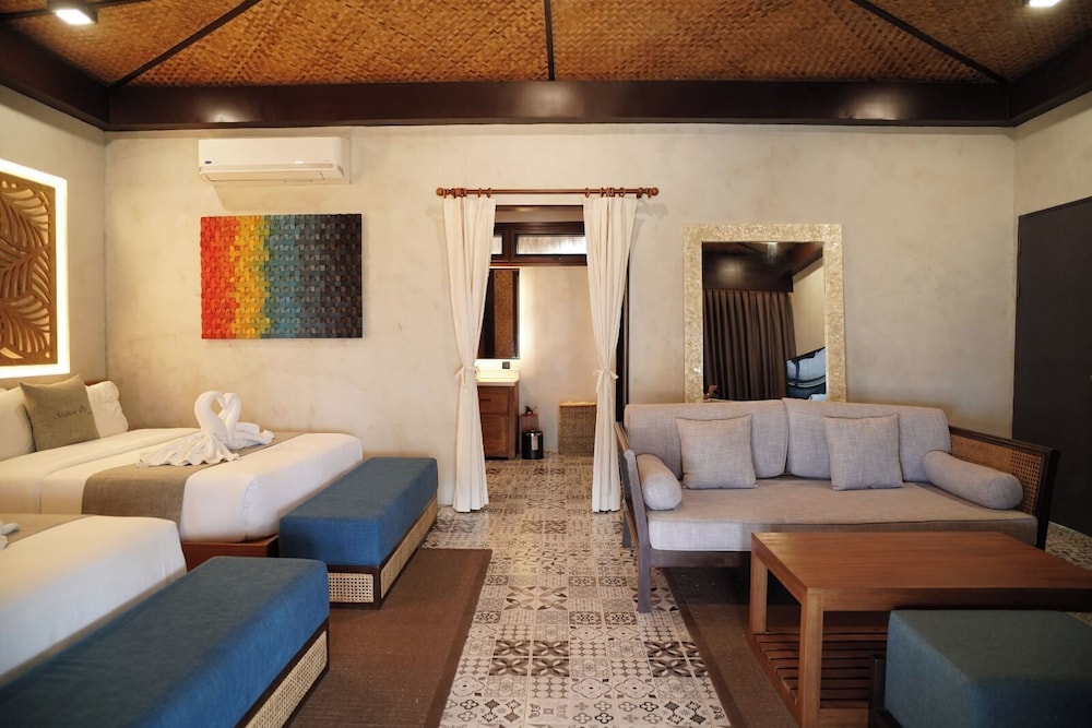 Deluxe Suite, Pool View