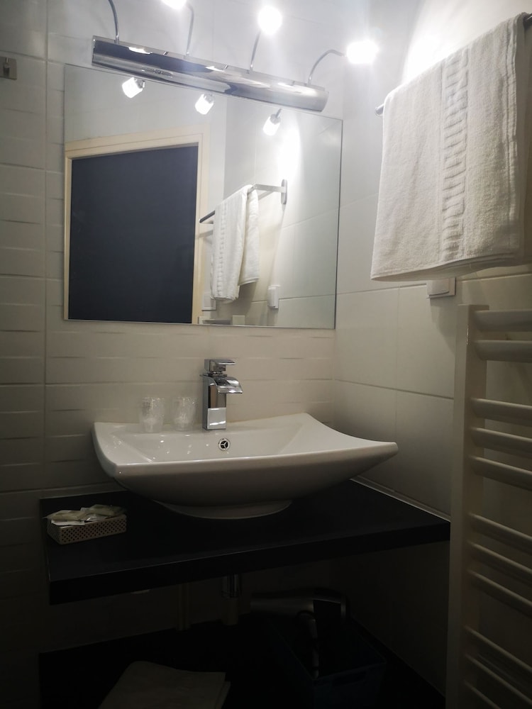 Standard Twin Room photo 2