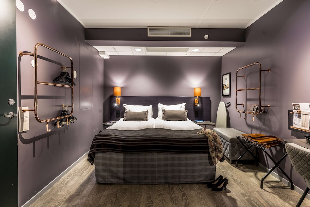 Double Room, 1 Queen Bed, No Windows