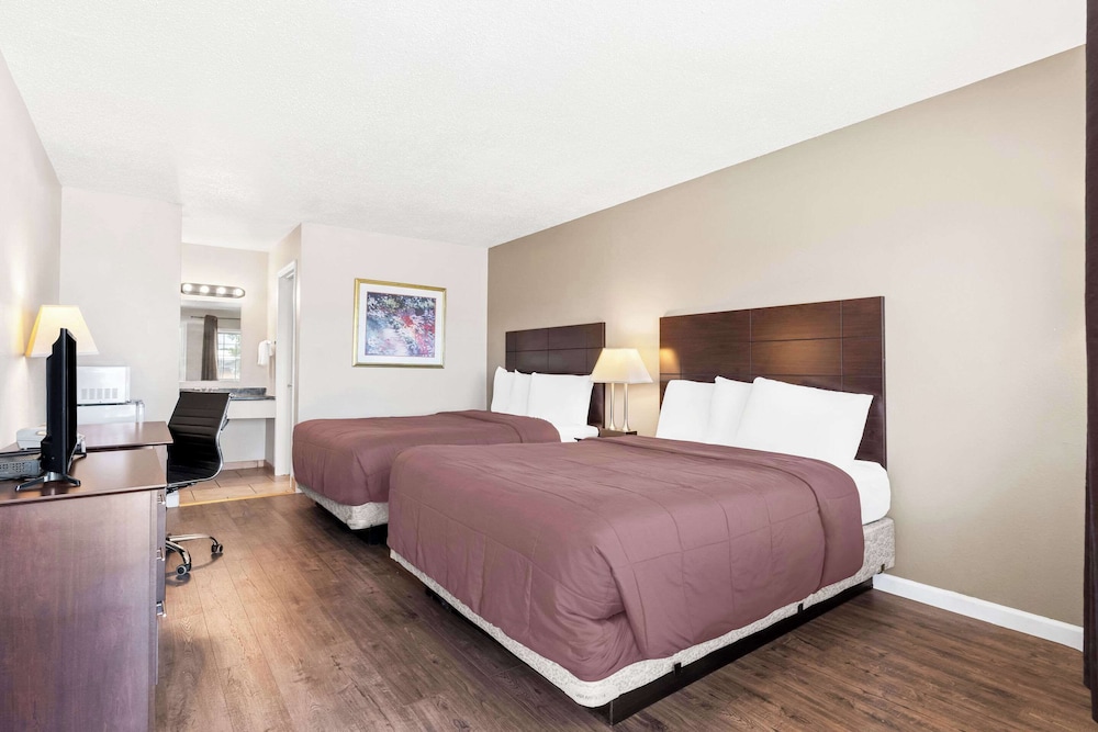 Room, 2 Queen Beds, Non Smoking