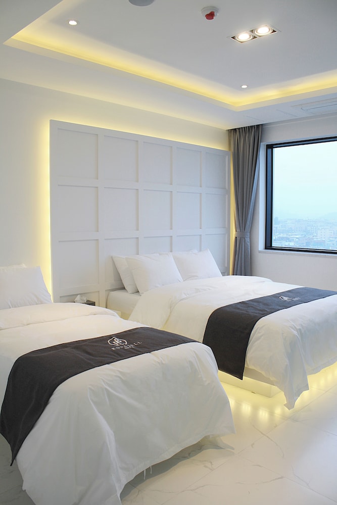 Premium Twin Room photo 2