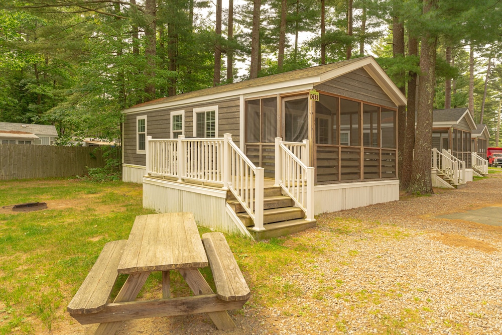 Two Bedroom Family Cottage (Linens not provided) photo 2