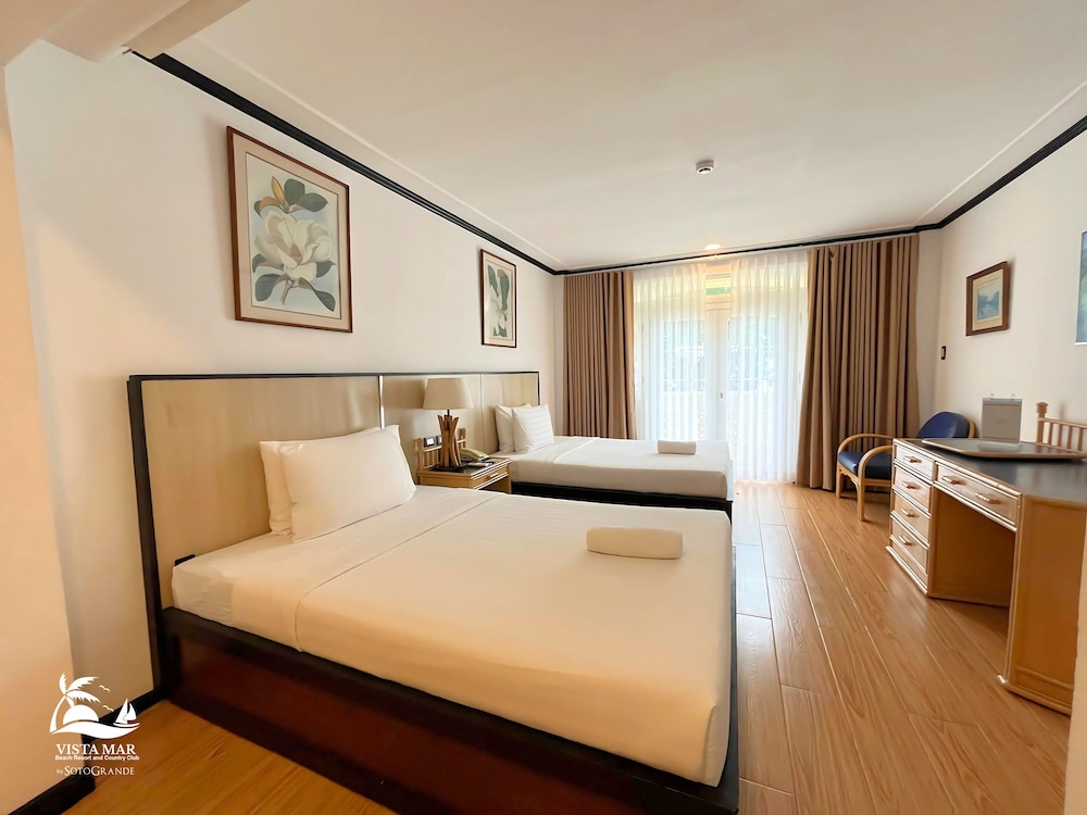 Second Floor Deluxe Double Room - Photo 3