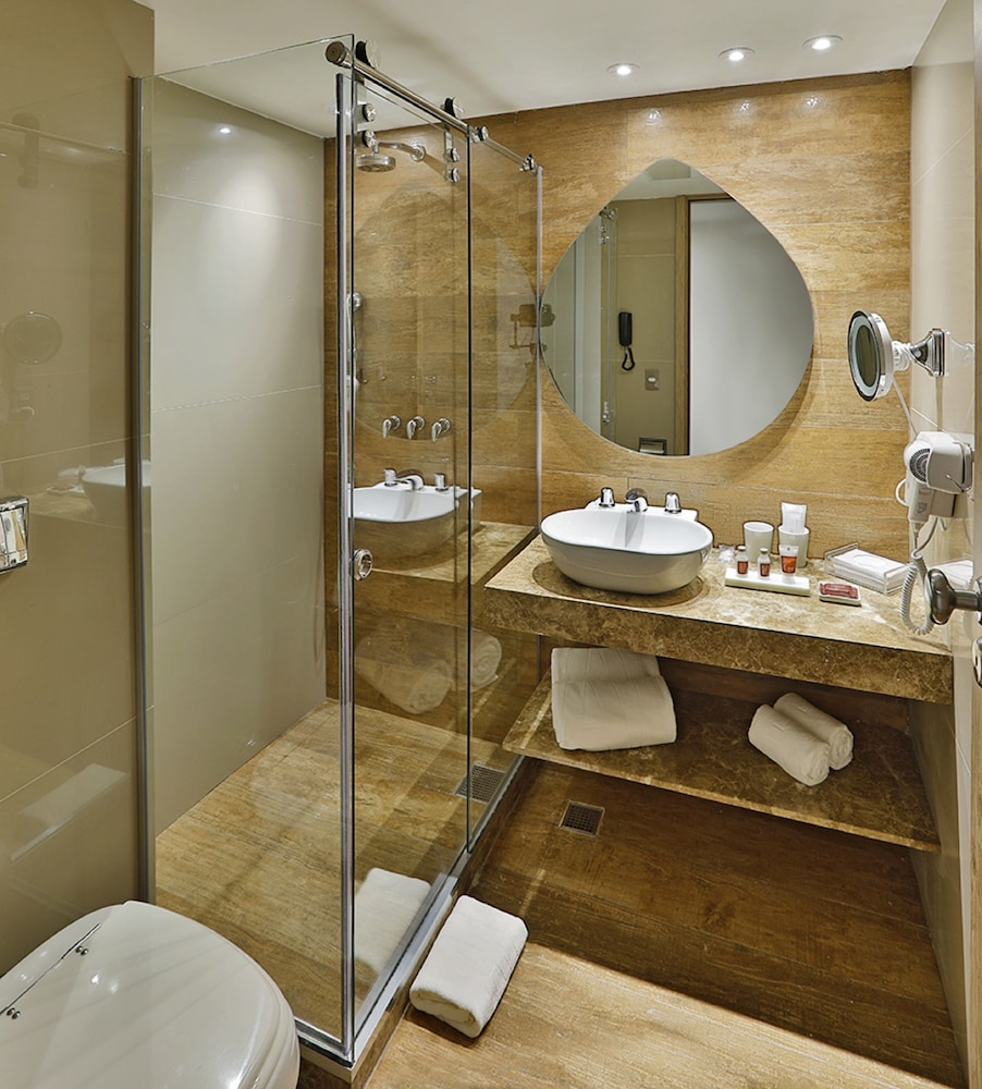 Superior Room, 2 Twin Beds thumbnail 5