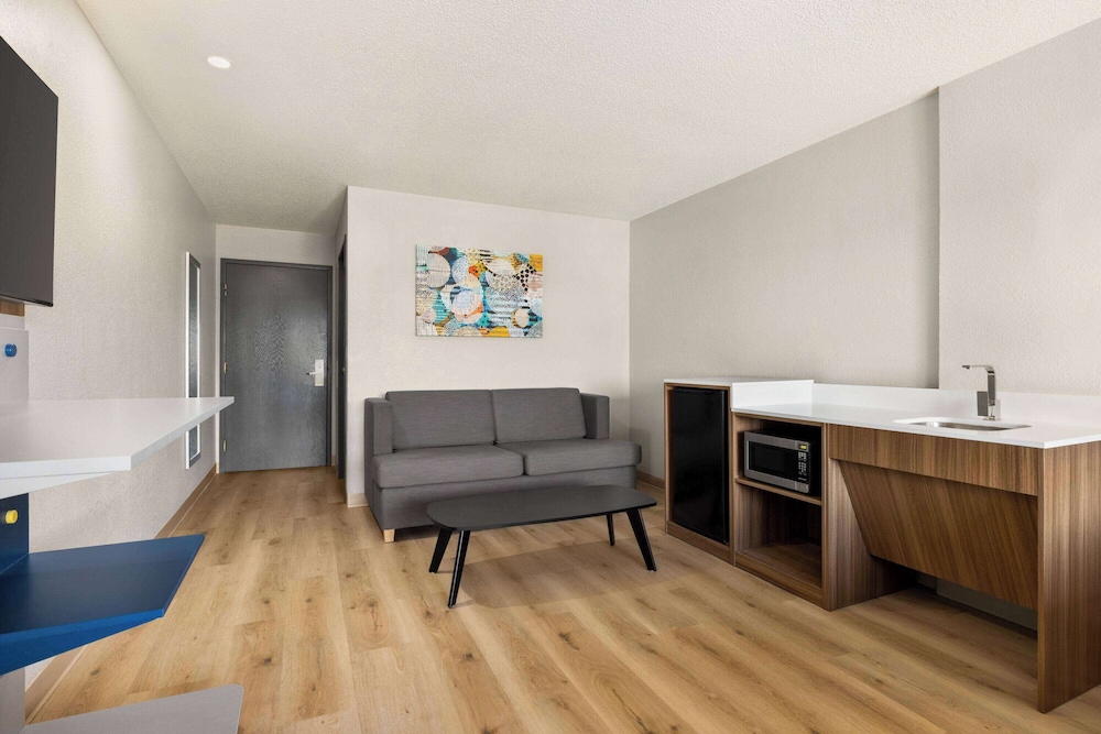 Studio Suite, 1 Queen Bed, Accessible - Photo 2