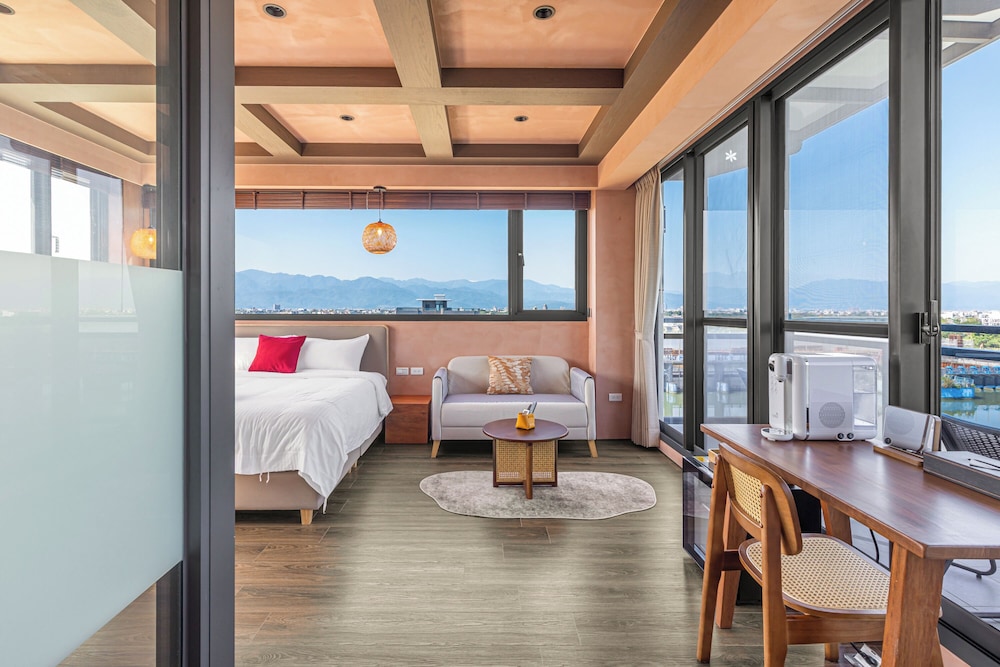 Deluxe Double Room with Balcony photo 2